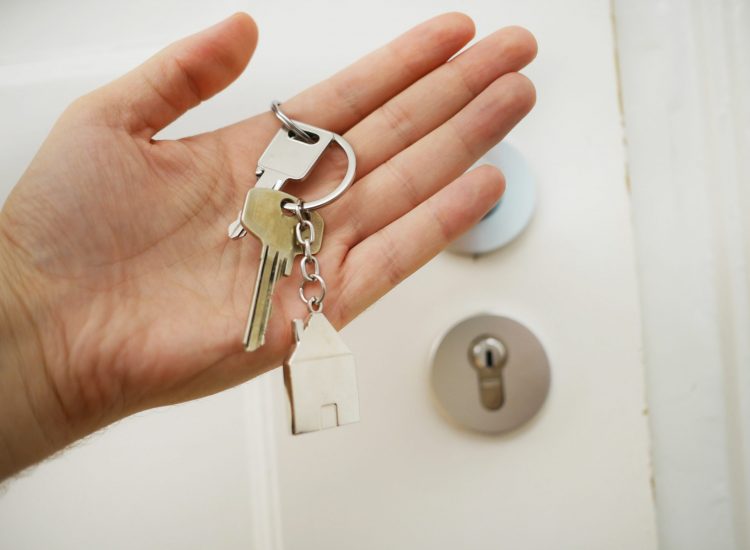Gladstone Real Estate - person holding key